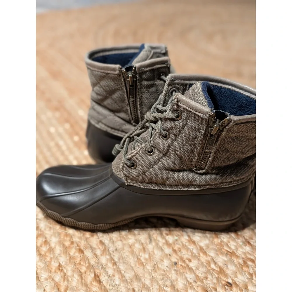 Sperry Saltwater Quilted Canvas Duck Boots Olive Brown Waterproof Size 7M